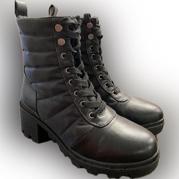 DV DOLCE VITA
Nilda Trapunto Lace-Up Lugsole Booties - Picture 2 of 5